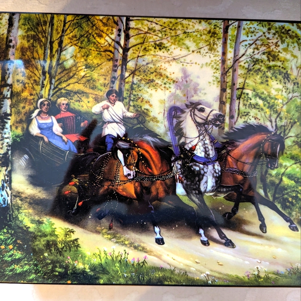 Lacquered keepsake/jewelry box
